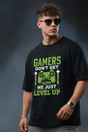 Gamers Don’t Get Older Oversized T-Shirt – Level Up Gaming Streetwear Tee